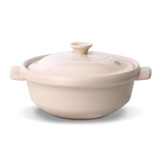 The Flami Pot: Handcrafted clay pot cookware for non-toxic baking and cooking.