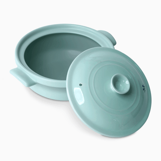 The Flami Pot: handcrafted clay pot, perfect for stovetop and oven, non-toxic cookware and bakeware.